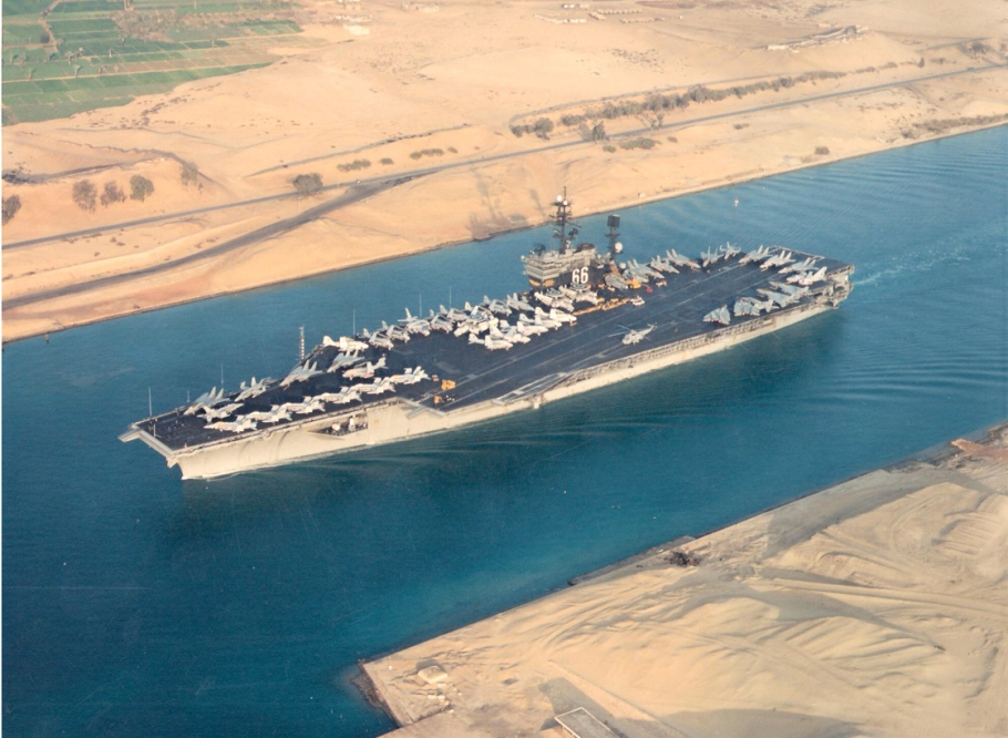 L’Egypte veut bloquer le canal de Suez aux navires de guerre